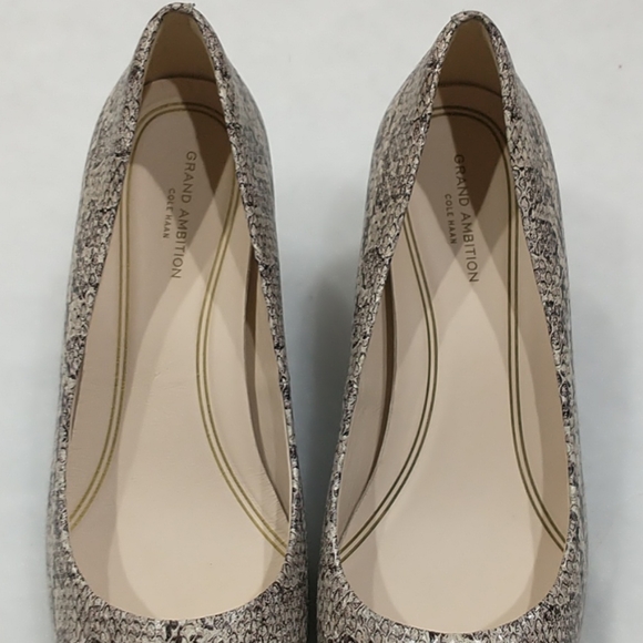 Cole Hann Grand Ambition Wedge Heel Pump in a snake, Size 9 - Picture 4 of 8